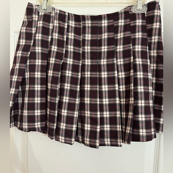 Forever21 Burgundy/Navy/White Plaid Pleated Skirt NWT — 29 - Picture 3 of 5